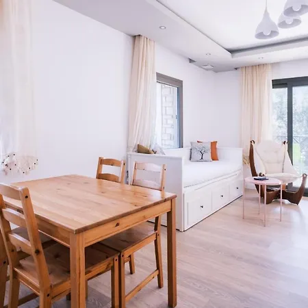 דירה Chic Flat W Balcony 3 Min To In